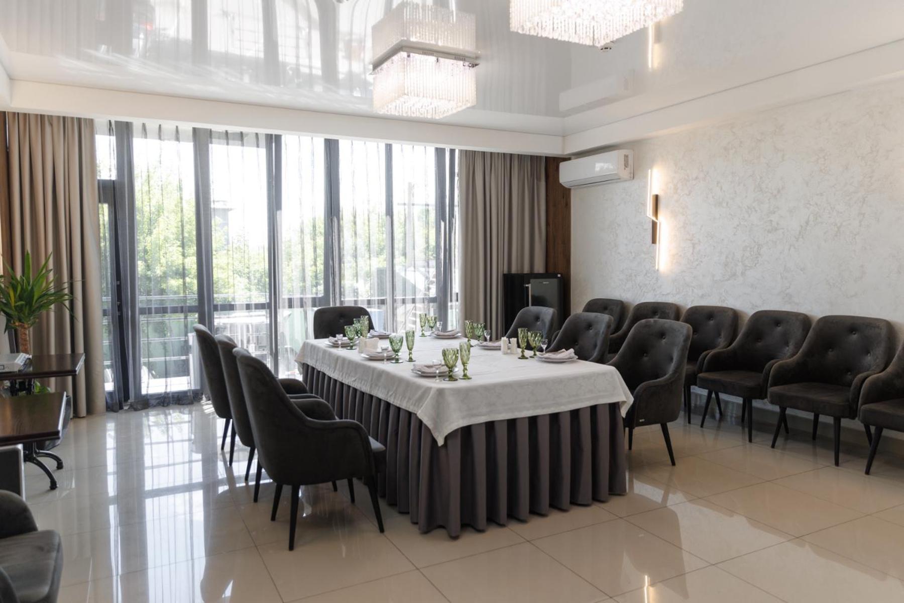 Sobkoff Hotel Khmelʼnytsʼkyy Екстериор снимка